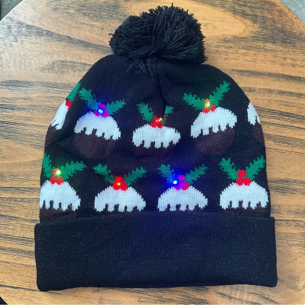 New LED Lighted Christmas Beanie Hat With Pom Pom And 3 Flashing Modes - Unisex - Picture 4 of 6